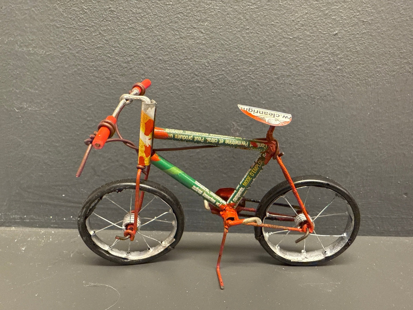 Fietsje recycled blik div. kleuren 8cm. hoog